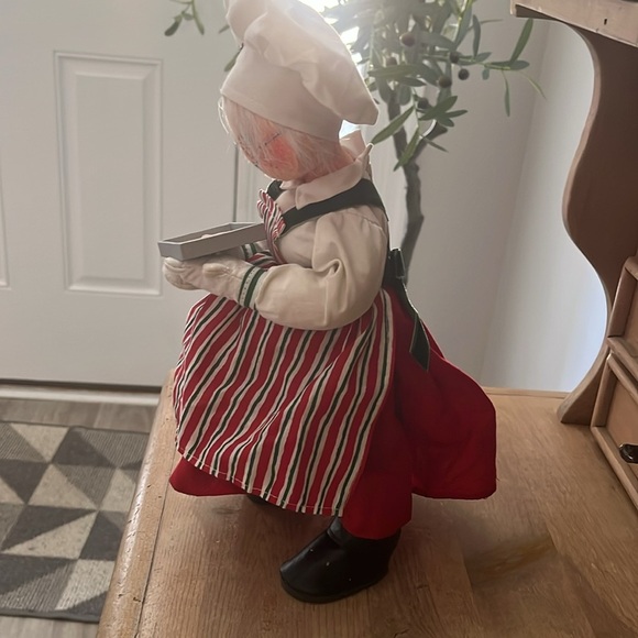 Vintage Annalee Mrs. Claus Baker Cookie Sheet Gingerbread Chef Hat 2004 14” - Picture 5 of 9